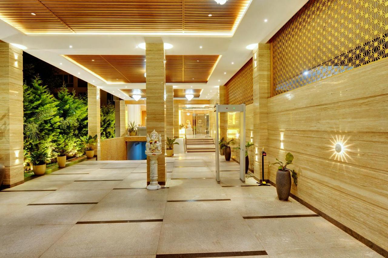 Clarion Hotel Bangalore Exterior photo